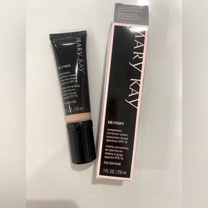 Mary Kay® CC Cream Sunscreen Broad Spectrum SPF 15* (Light to Medium)
